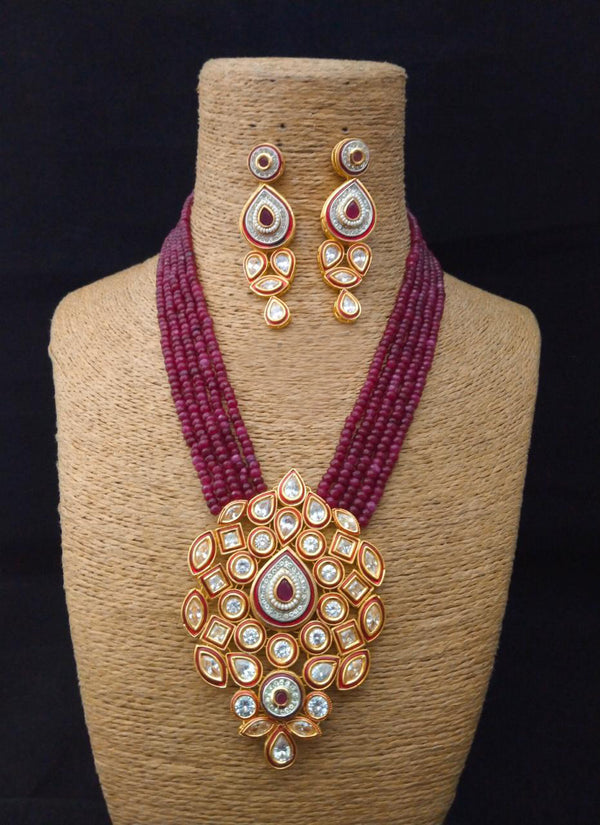 Invigilate unique Kundan Necklace Set