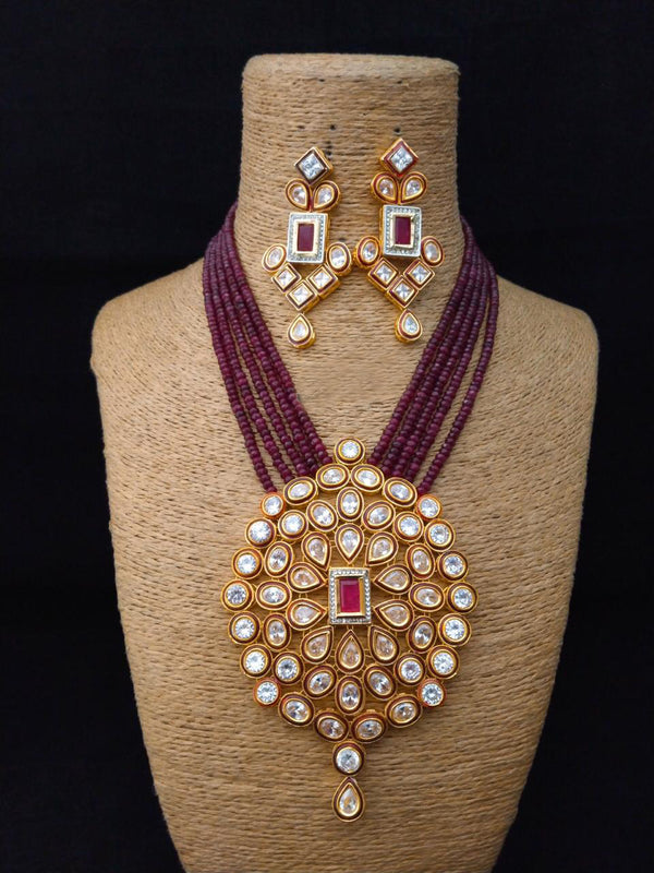 Finely detailed Stunning Kundan Necklace Set