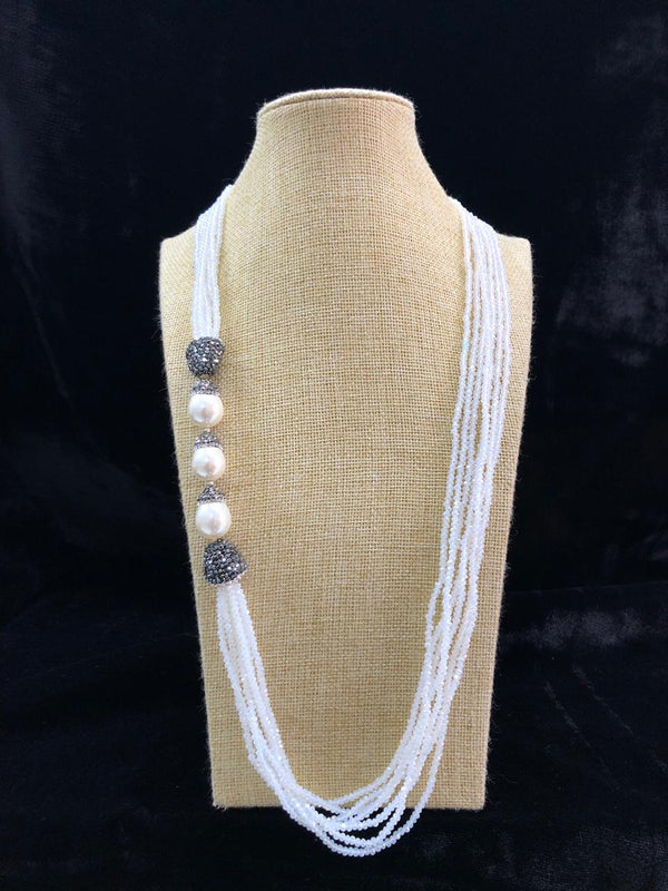 Splendid Side Pearl White Necklace