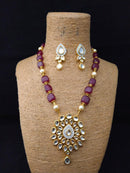 Styling Engraved Kundan Necklace Set