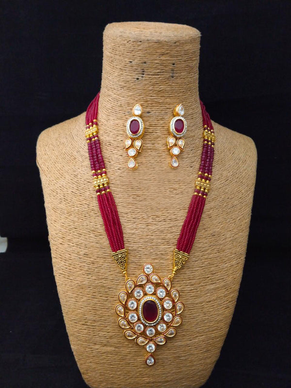 Faceting Beautiful Kundan Necklace Set