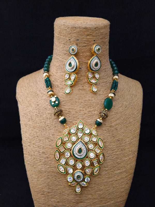 Perfect fit Stunning Kundan Necklace Set