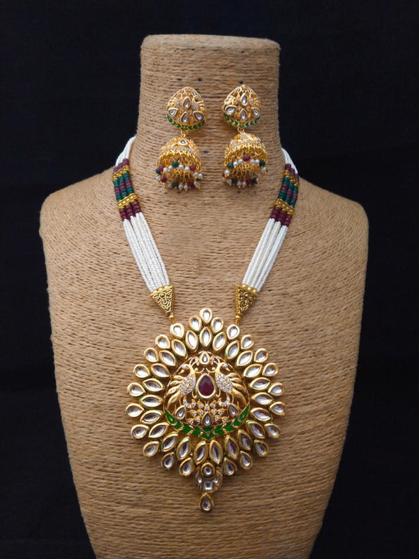 Vigil Uniqness Kundan Necklace Set