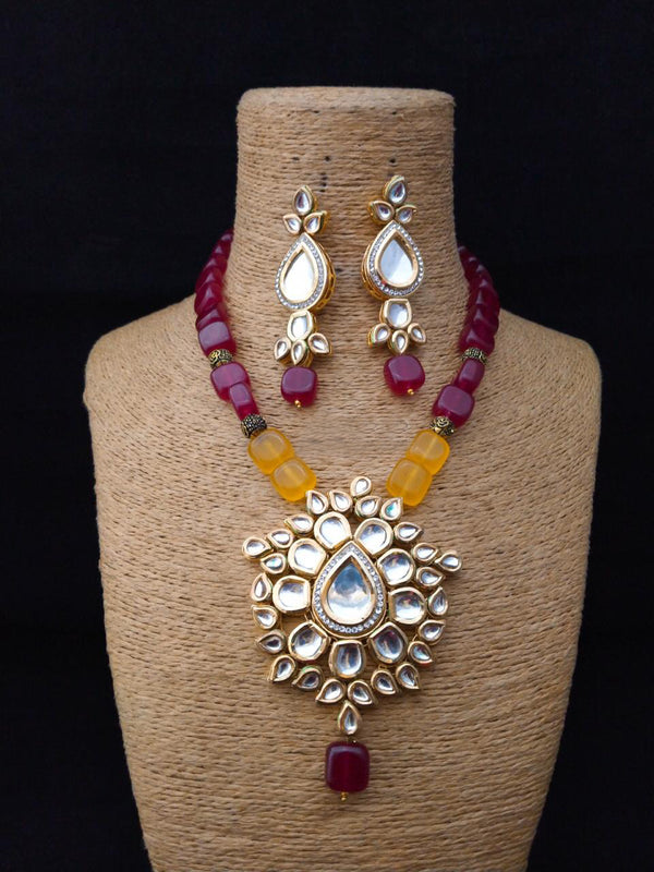 Versatile Highlighted Kundan Necklace Set