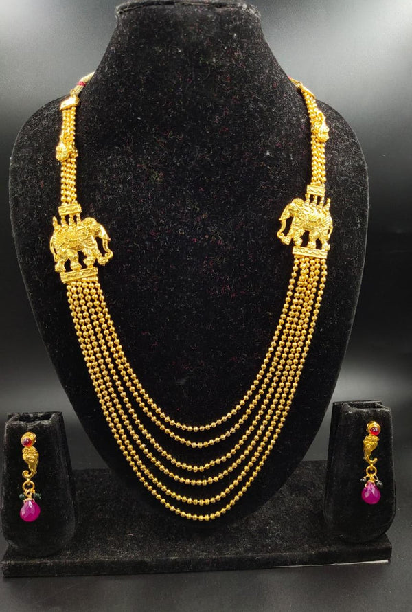 Valuable Garish Golden Gold Plated Necklace Set