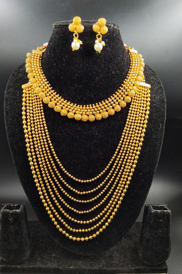 Valuable Garish Golden Gold Plated Necklace Set