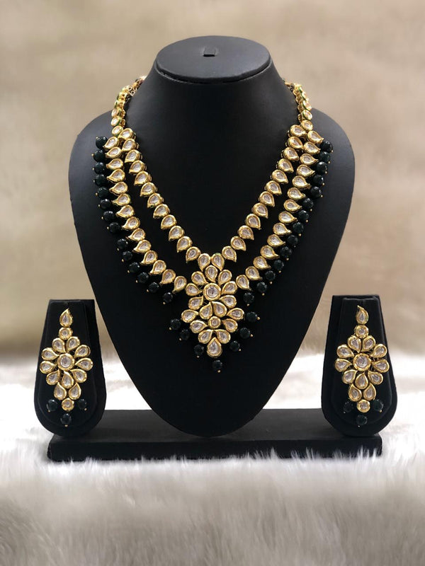 Enchriching Green Kundan Necklace Set